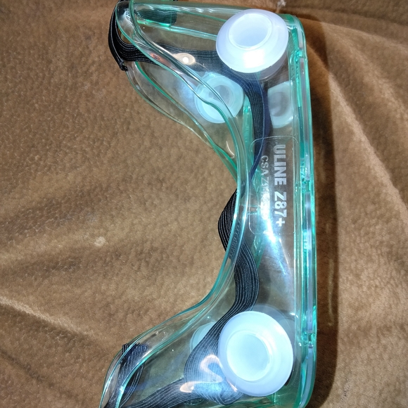 Clear VR Goggles with Black Strap - Picture 4 of 5